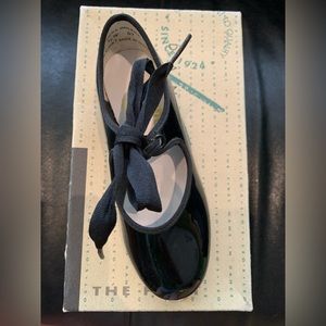 Child black tap shoe. New. Leo’s. Size 11.5